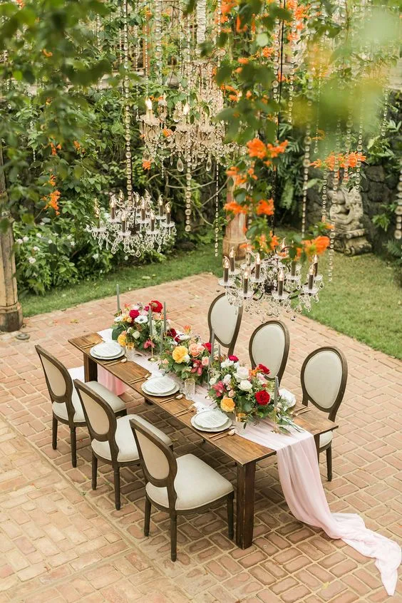 Outdoor Vintage Dining Tables Classic Minimalist Wooden Wedding Tables And Cusioned Chairs