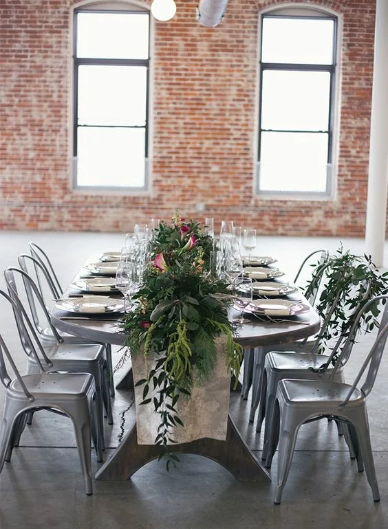 Oval Industrial Dinner Table Round Long Table With Metal Chairs