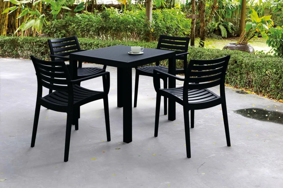Resin Outdoor Dining Tables
