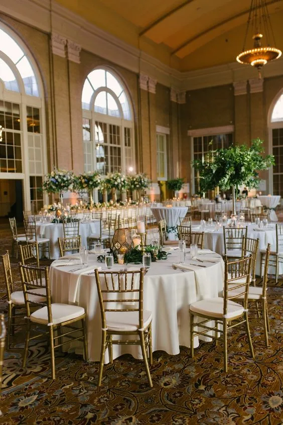 Round Dinner Tables Wedding Setting