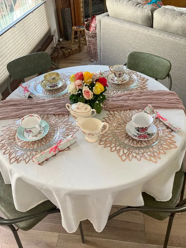 White Dining Tables Round With Floral Centerpiece