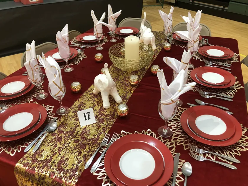 Gold Tablerunner Foil Red Plates Tablecover White Elephant Figurines Dinner Table Setting