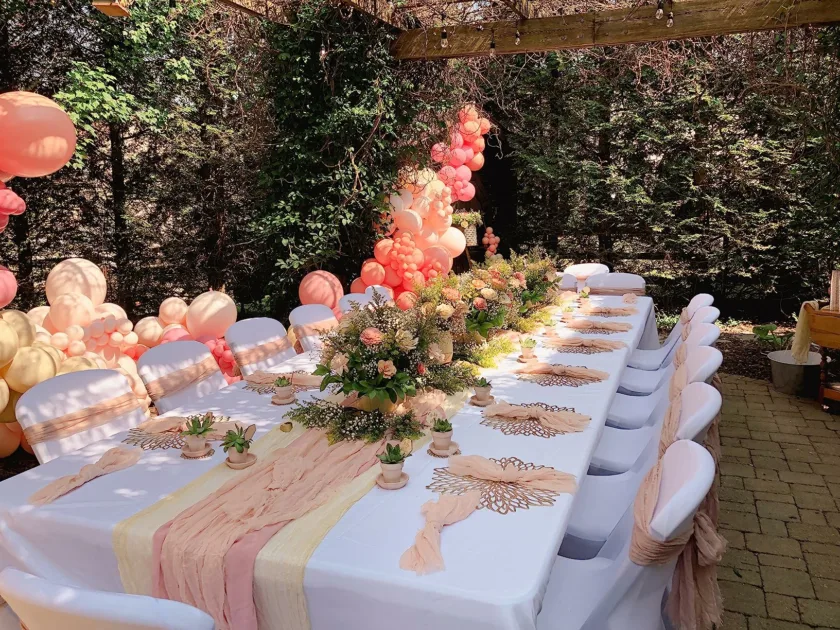 Pink Tabelrunner Cheesecloth Pink Balloons Arch0leaves Trees Angle View Dinner Table Setting