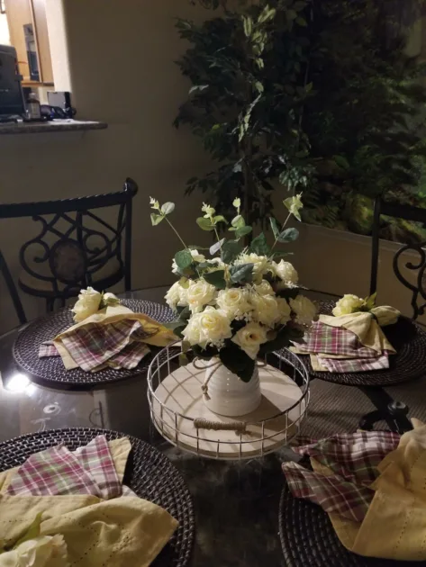 White Fakeflower White Vase Jute Placemats Centerpieces For Dinner Tables