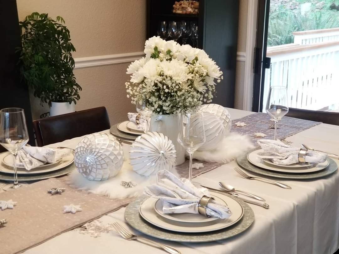 White Placemats Fur Mini Snowflakes Winter Dinner Table Decorations