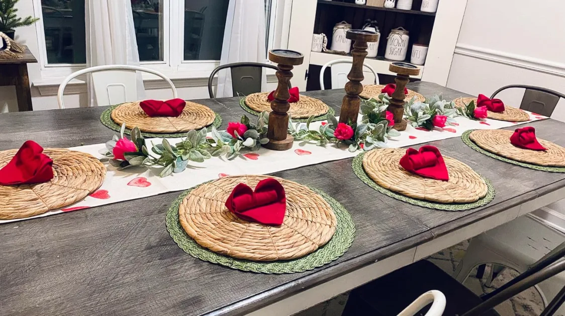 Napkin Folding Ideas Heart Style Velentine Table Setting With Placemat